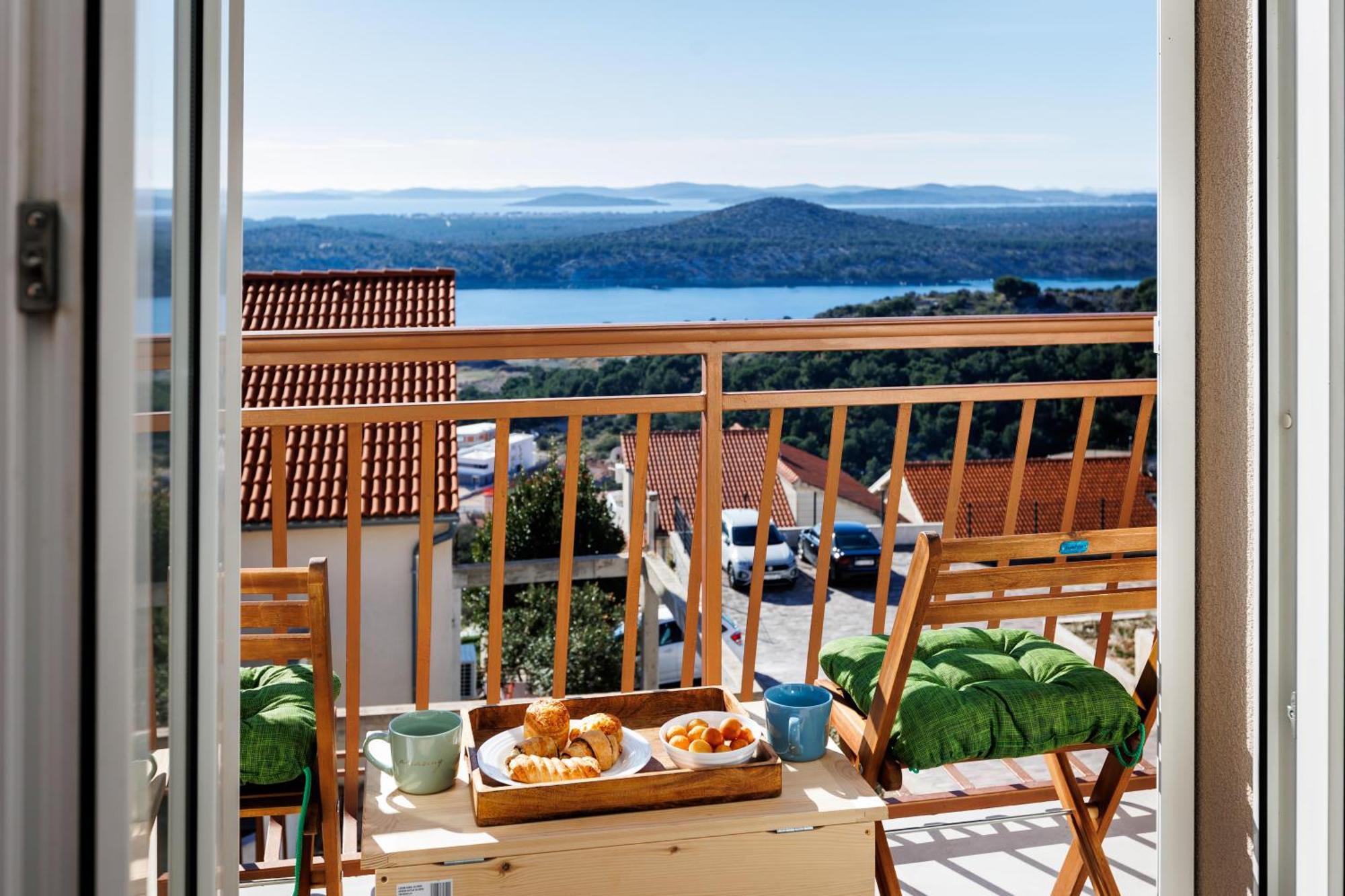 Summer Breeze Apartment - Quiet Place With A Spectacular View And A Garden 시베니크 외부 사진