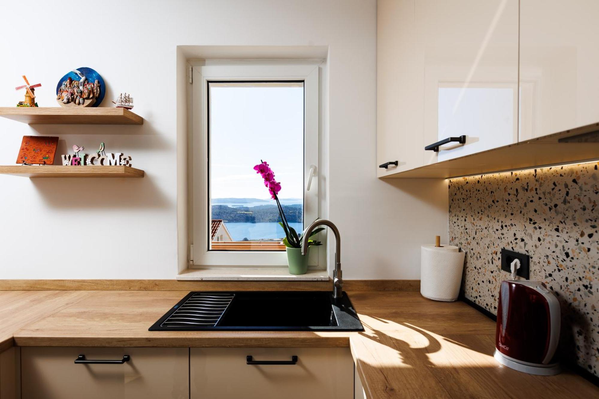 Summer Breeze Apartment - Quiet Place With A Spectacular View And A Garden 시베니크 외부 사진