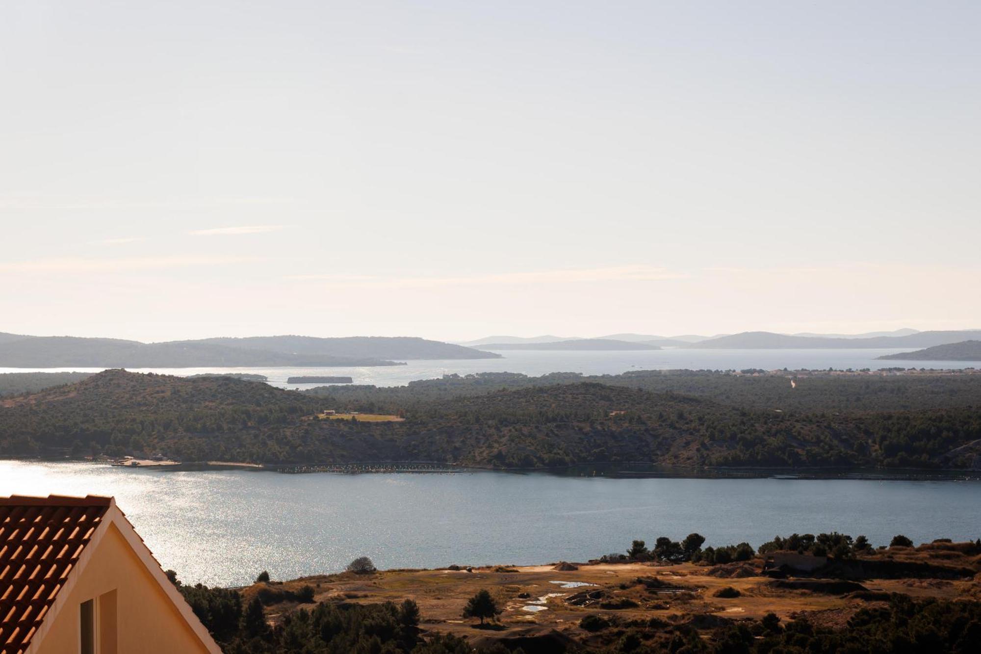 Summer Breeze Apartment - Quiet Place With A Spectacular View And A Garden 시베니크 외부 사진