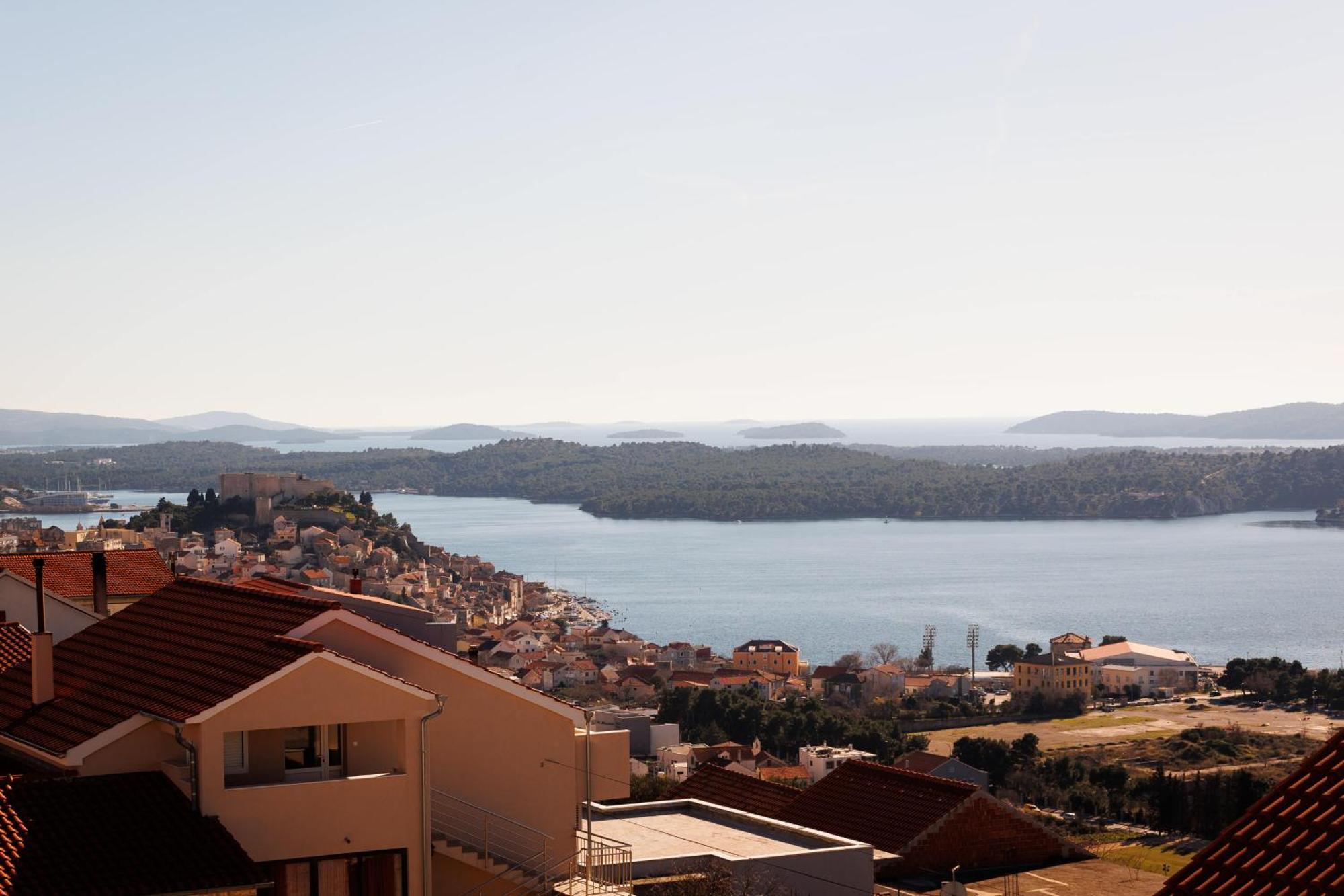 Summer Breeze Apartment - Quiet Place With A Spectacular View And A Garden 시베니크 외부 사진